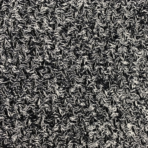 BLANK NYC GIRLS BLACK & CREAM RAGLAN SWEATER - Picture 4 of 7